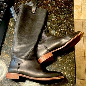 Eleven Degeneres black boots. Love!